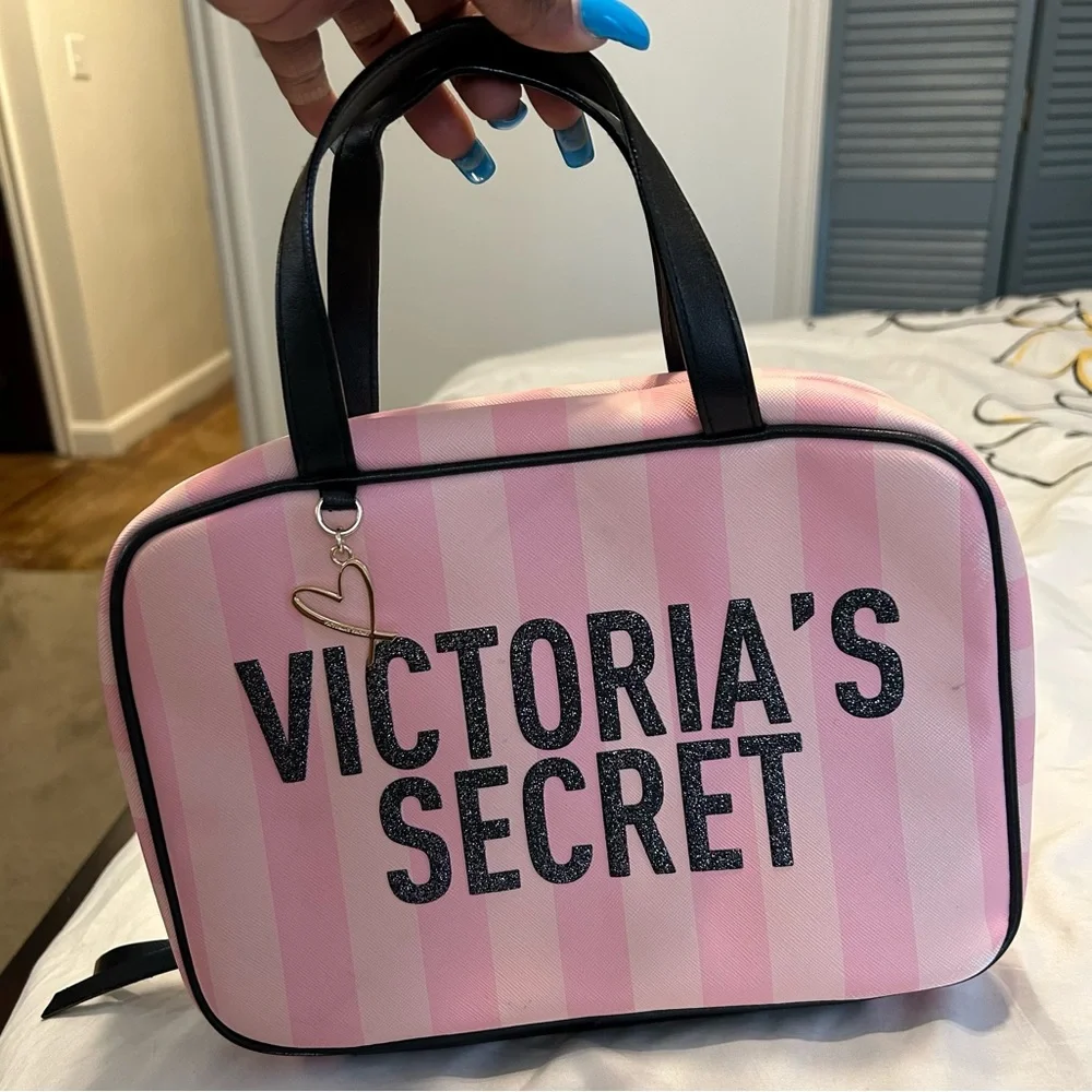 Pink Victoria Secret purse - Picture 1 of 3
